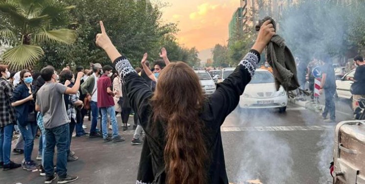 نگاه مردانه به تحولات زنانه