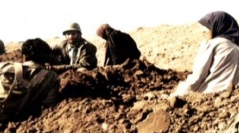مهگان فرهنگ:حتی پس از بازگشت اسرا از جنگ ، همچنان زنانی هستند که منتظر بازگشت رفته هایشان هستند. زنان هیچ گاه با جنگ ها غریبه نبوده اند. چه به عنوان مادرانی که فرزندانشان را رهسپار جنگ کرده اند و ممکن است آن ها را از دست بدهند. همسرانی که با همسر خود خداحافظی کرده اند. زنانی که در مناطق مرزی کشور کشته شدند و یا مورد تعرض قرار گرفتند که همیشه بنا به مصلحت اجتماع و شرایط اجتماعی در این باره کمتر صحبت شده. زنان  پزشک، پرستار، امدادگران پزشکی و داوطلبانی که همه در مصیبتی به‌نام جنگ سهیم بودند، حتی نگاه نویسندگان زن و هنرمندان ازجنگ و مصیبت های آن از جنگ به روایت زنانه می تواند بسیار متفاوت  باشد.