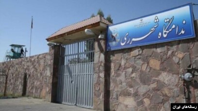 مریم اکبری منفرد، دادخواهی و روایت‌هایی از شرایط غیر انسانی زندان زنان قرچک
